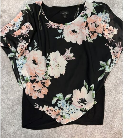 Black floral blouse - Picture 1 of 2